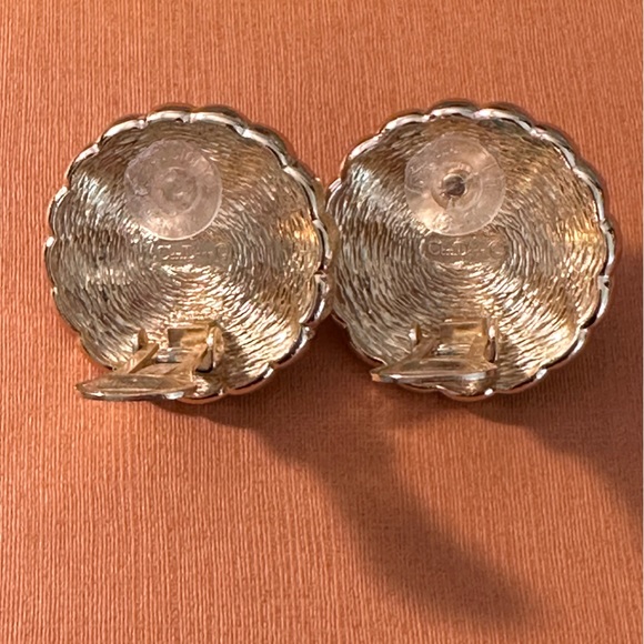 Vintage Christian Dior Faux Pearl and Crystal Clip-On Earrings - Picture 5 of 9